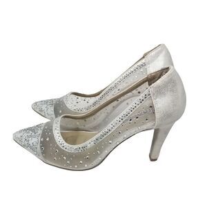 RIALTO IVORY HEELS. SIZE  7M. SPARKLY STUDDED.